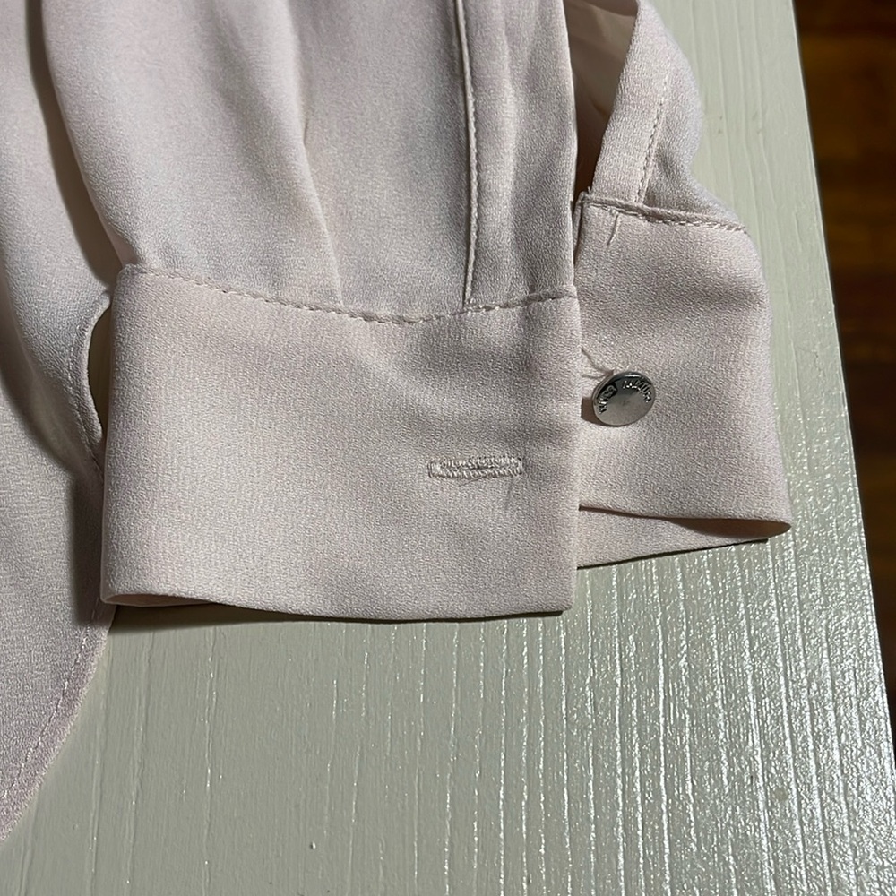 Vince Camuto Cream Flowy Top- Size XS - Picture 2 of 11